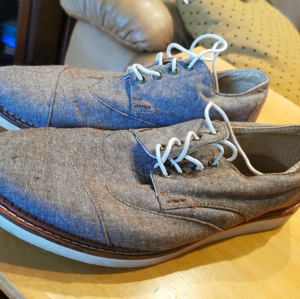 Tom's dress shoes